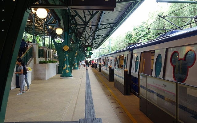 ประตูอัตโนมัติ กั้นชานชาลา รถไฟฟ้า